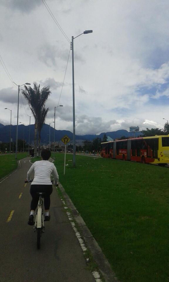 GoolTny's tweet photo. Deliciosa ciclovia un dia domingo http://t.co/1ugOtwAsEG