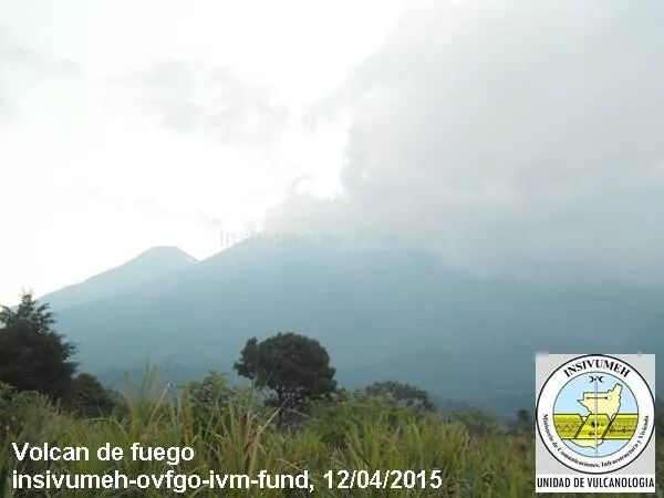 EmisorasUnidas's tweet photo. Volcán de Fuego registra fumarola blanca  y 13 explosiones entre débiles y moderadas. Vía: Conred. http://t.co/ArgyZ4SuCy