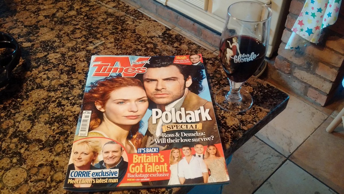 Belle_EFC's tweet photo. Getting ready...15 minutes to go...It's been a long week! #Poldark @reallorraine http://t.co/NTs6OKq7dg