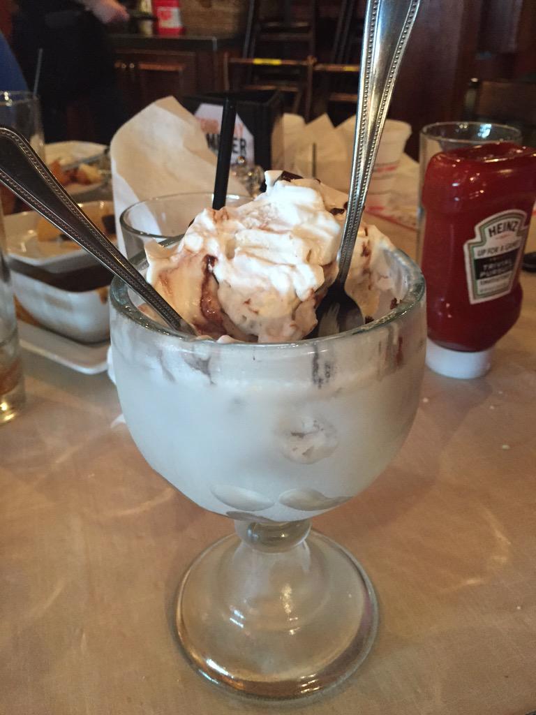 KolbyKramer's tweet photo. Ordered ice cream goblet at Ruby Tuesdays http://t.co/RgWhEZOAAA