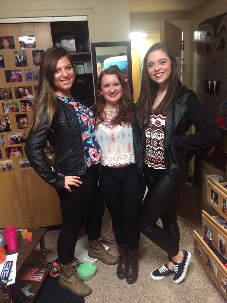 wartfergs's tweet photo. Tell us we are pretty and we might be your friend. 💁 http://t.co/N6jngoKp3K