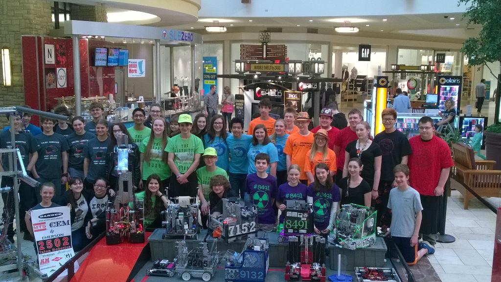Lazybotts's tweet photo. Minnesota FIRST ROBOTICS at EP Robofest 2015 #omgrobots http://t.co/ihwOC0i1Zd