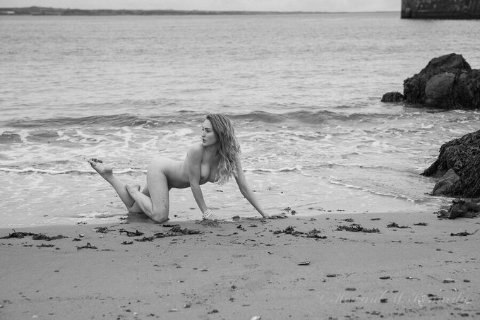 #nakedsunday #naked #nude #artnude #landscape #beach #sea #coast #beachbabe @Nude_Art_Models @Nudebeautieseu