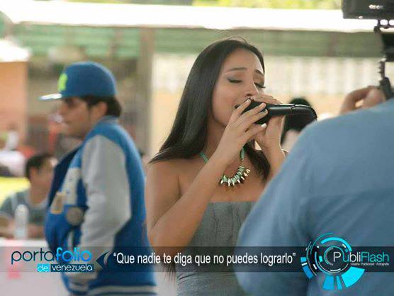 Dilorentys's tweet photo. #RETWEEET Los Amo #Fans ♥ http://t.co/VrLUOMz0Ju