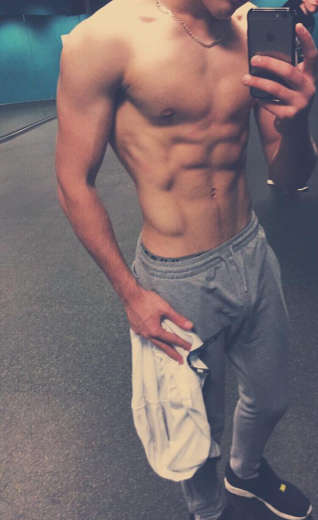Sebastian3_fit's tweet photo. Currently weighing in at 65kg / 145 pounds. My aim is to now bulk up to around 80kg! #fitness #gains #bodybuilding http://t.co/d6KxMJ696h