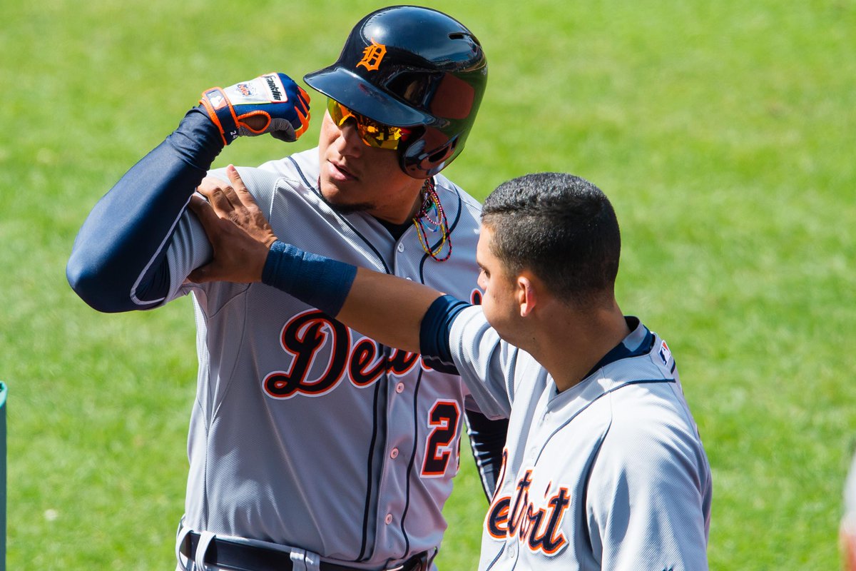 SportsCenter's tweet photo. Miguel Cabrera goes 4-4 w/ 2 HR in Tigers' 8-5 win vs Indians. 1st time in career with back-to-back 4-hit games. http://t.co/wvMcV9034k