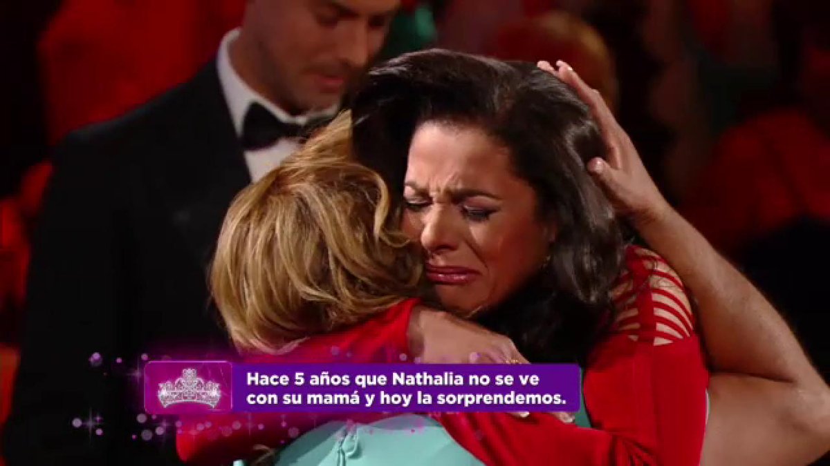 ¡Que lindo momento! El verdadero amor el de una madre a una hija en <a href="/NuestraBelleza/">NuestraBellezaLatina</a> Latina #NBLGranFinal