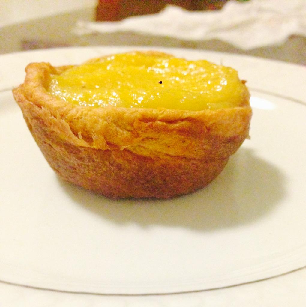 yaztheexplorer's tweet photo. I like it straight out of the oven #bakedgoods #custardtart #tart #torontobaking #homemade #gastropost @gastropost http://t.co/ZLXwdZPq67