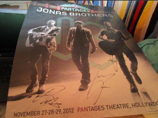 AlexisElizB's tweet photo. RT for an entry to win an authentic autographed Jonas Brothers poster! ♥
Open worldwide; all may enter. http://t.co/Tou8jfgFcA
