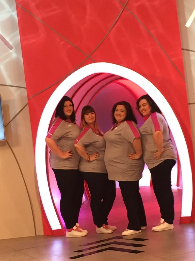 alexlamatrainer's tweet image. Primera pose antes de estrenarse en plató de nuestras geniales #lasModelos de @labascula_ATV ! #labascula1