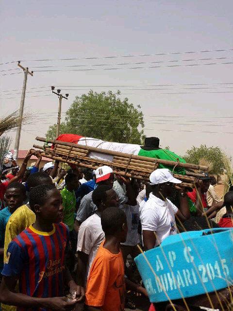 uthmanibras's tweet photo. Mun bawa PDP kashi hahahaha happy mode act http://t.co/IDwdFoH9bM