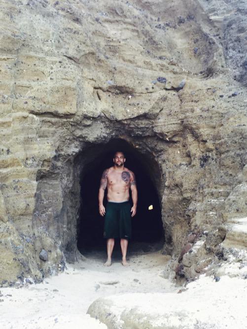 ryanking46's tweet photo. The light at the end of the tunnel #Hawaii #CaveHunting http://t.co/XVbvWt70PC