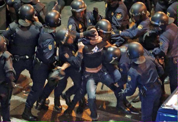 La_Reventaita's tweet photo. -A tomar por culo, tías! Voy a llamarlo y a decirle que me sigo acordando de él!
- http://t.co/OkVAD5Um5E