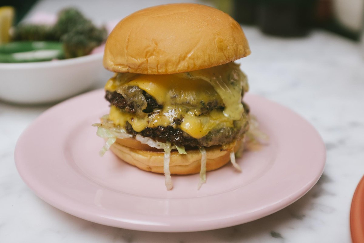 There are a bunch of incredible new burgers to try in NYC. Time to get into it: theinfatuation.com/features/13-ne…
