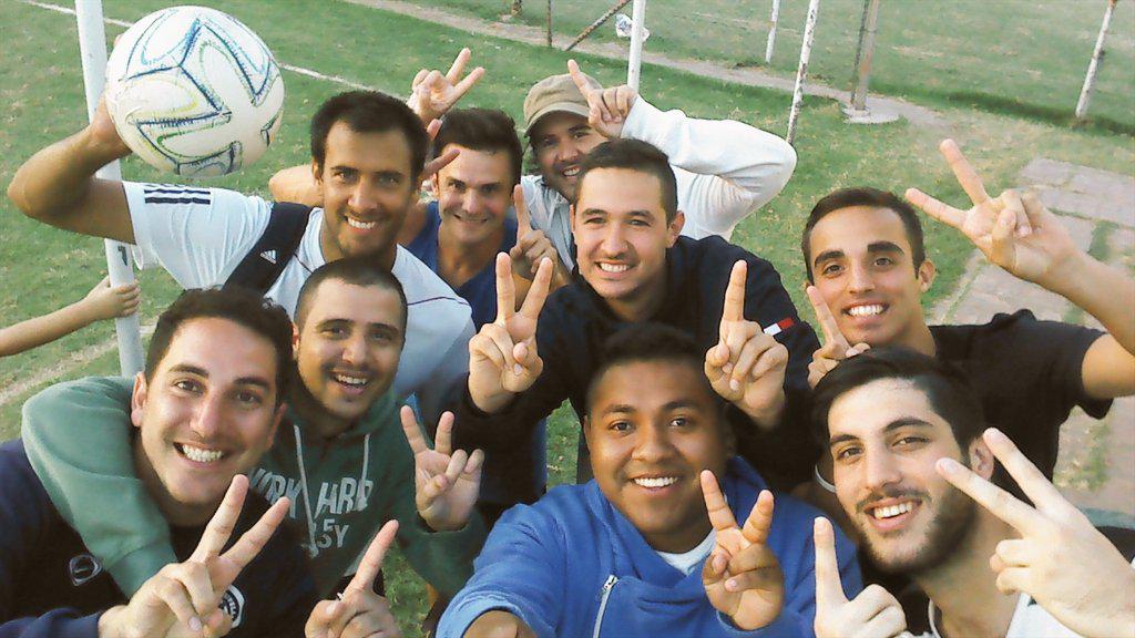 LunesFC's tweet photo. Que pase el que siguee!! LBDLL 2 - 1 JOSE HERNANDEZ http://t.co/qDdz90A08O