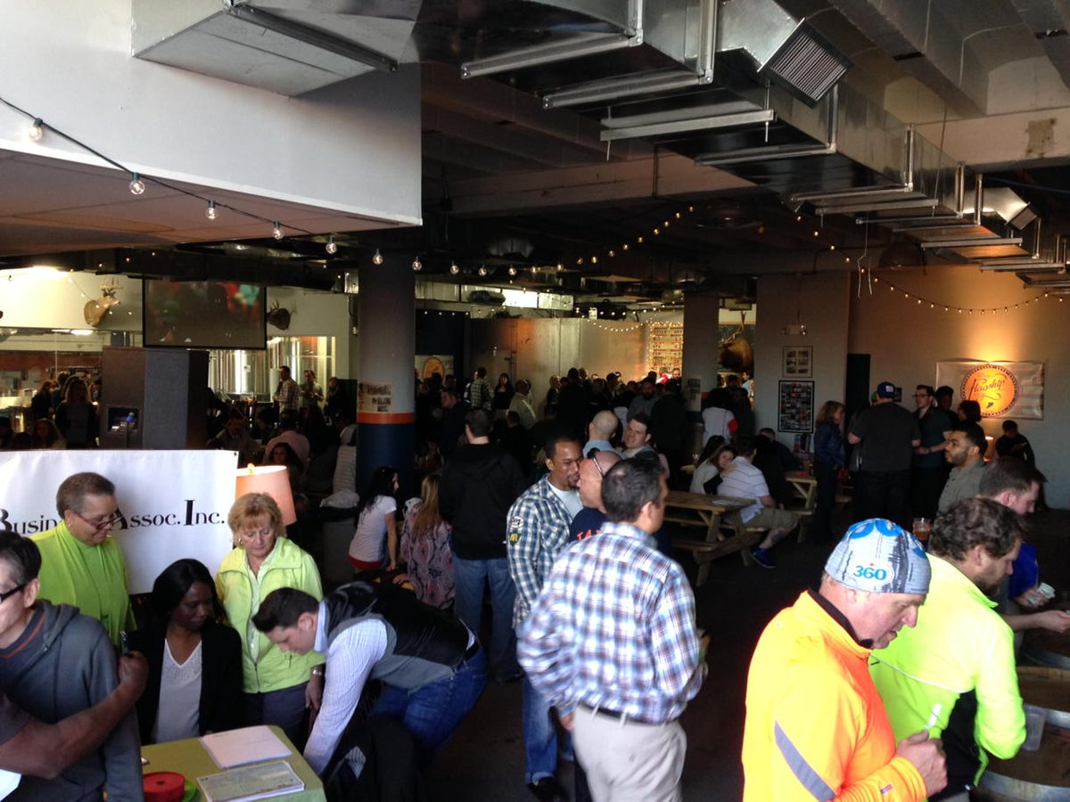SGPromenade's tweet photo. Hopping @FLAGSHIPBREWERY for the @northshorecrawl #statenisland! http://t.co/WbNPCIrDFb