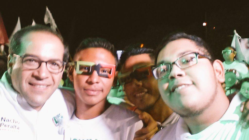 Diegobrasil20's tweet photo. Selfie con el Próximo gobernador de Colima @nachoperaltacol 👍 pri http://t.co/tdekGjhNMM