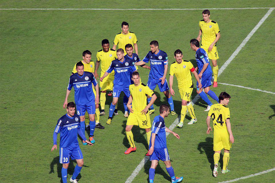 Ademi (#16) and Ejupi (behind #20 in blue) Ademi (#16) and Ejupi (behind #20 in blue)