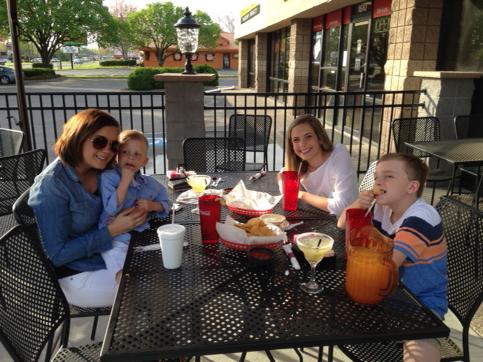 Bart24Chris's tweet photo. @mistybry @shelbytayllorr eating Mexican with the fam on this beautiful Sunday evening #margaritapitcher http://t.co/HHhQPvl7NG