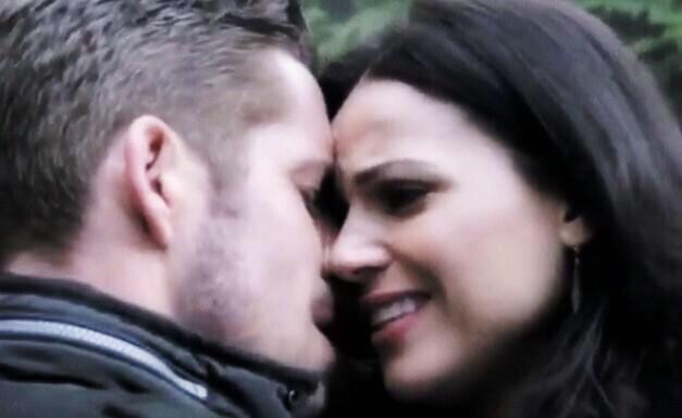 myluckyfeather's tweet image. OutlawQueen is unbreakable #OnceUponATime #RobinIsBack