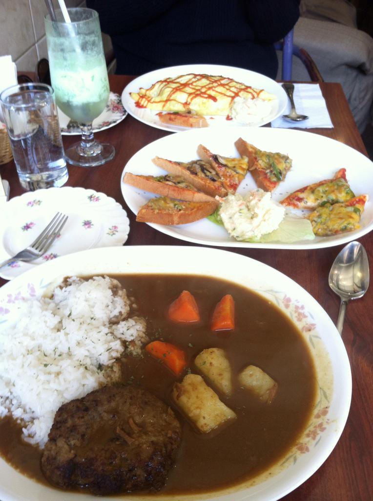 michelelau's tweet photo. Hiroko's in Soho🍛🍕 http://t.co/w7AML7yEzt