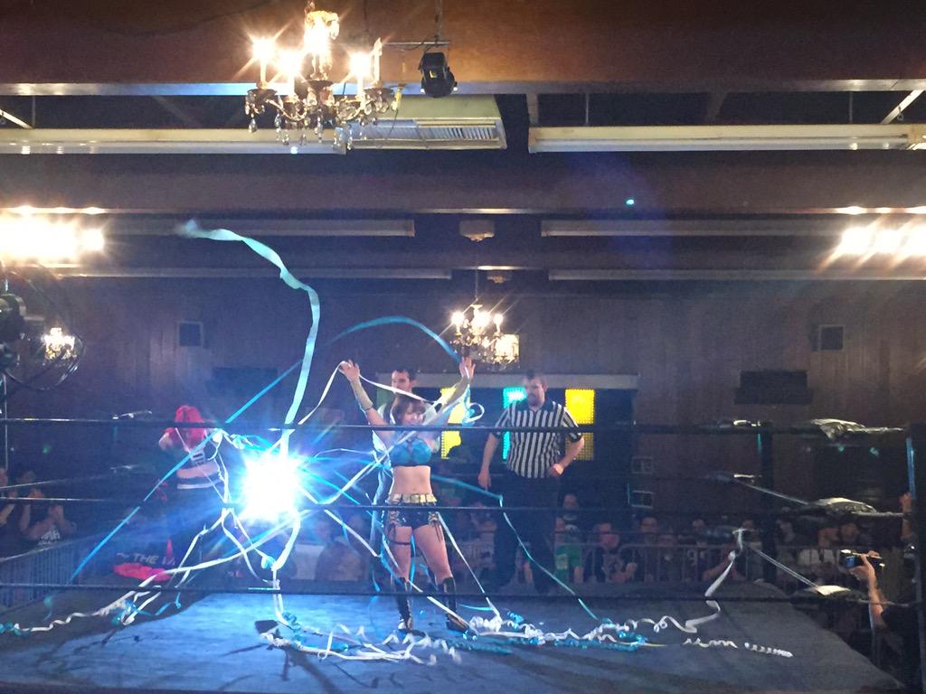 hiroyomatsumoto's tweet photo. ◯大畠美咲(エビ固め)Lu Fisto ⚫️
※ブルークラッチ
#Shimmer75 #tomokafinal http://t.co/OXVGhAPPVb