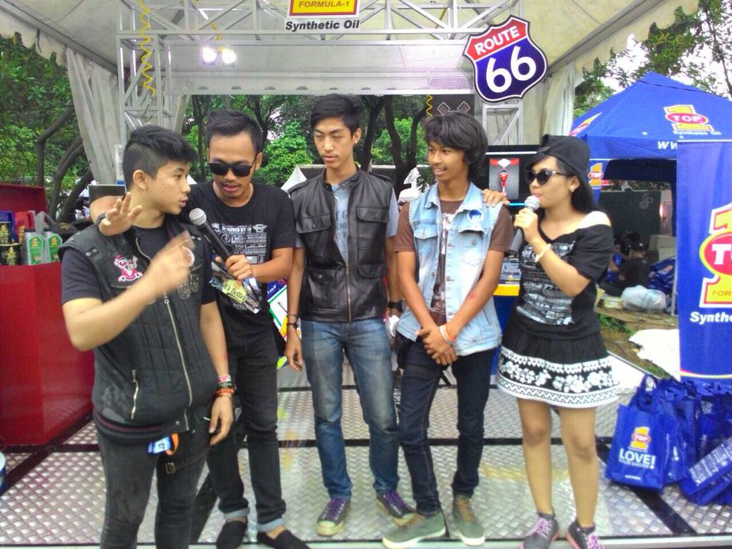 Pagi Bikers, masih belum bisa move on nih dari @PARJO_ID. Anggota IBU juga ikut aktivitas di booth Top One :)