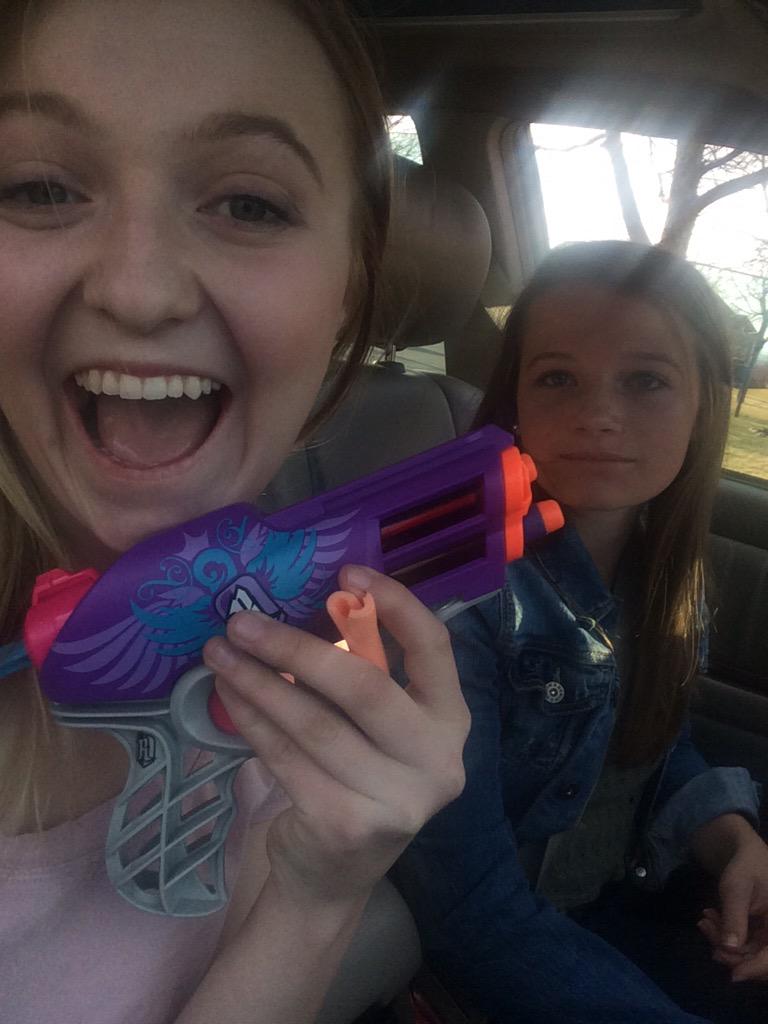 Dtcnerf's tweet photo. Don't trust your besties xoxo mebeck. Sydney killed at 6:27 revive time 10:27 score 6:0 http://t.co/sNffmwvbaJ
