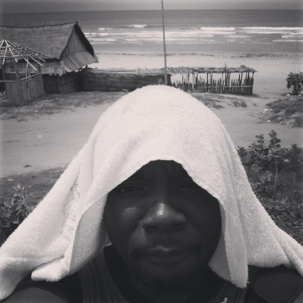 NSHONAMUZICK's tweet photo. I GOT BARE BOMBZ TO DRAP BUH ITS LIKE THIS.. CHARTER HOUSE DEY BORE ME. http://t.co/VScUaqjzJI