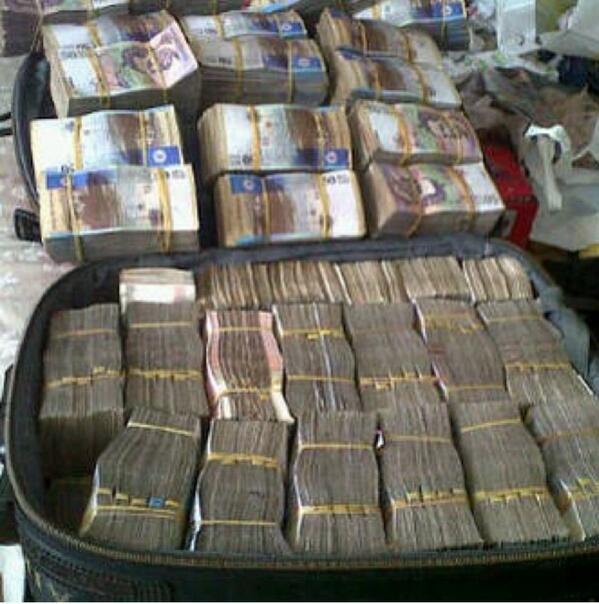 SteevenOrozco's tweet photo. Si me pagaran por hacer mala cara💰💸 http://t.co/motU1gdp27