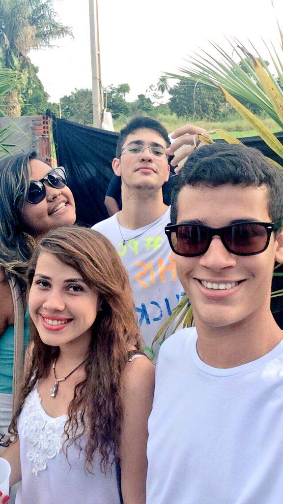 Welis11's tweet photo. O melhor sábado #magicsensation @leandroo6 @boombadecereja http://t.co/A094KKoAsQ