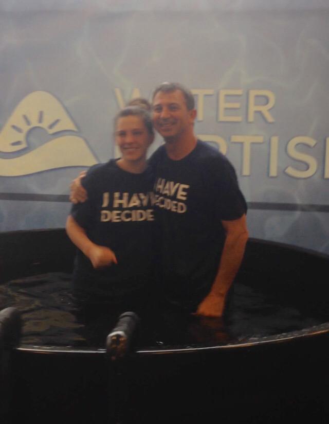 SherryAaron23's tweet photo. My wife heart and mommy heart just exploded. @WrenAaron baptized @kbirkeland tonight #Jesus #freedomandlife http://t.co/H5nfgbSbXj