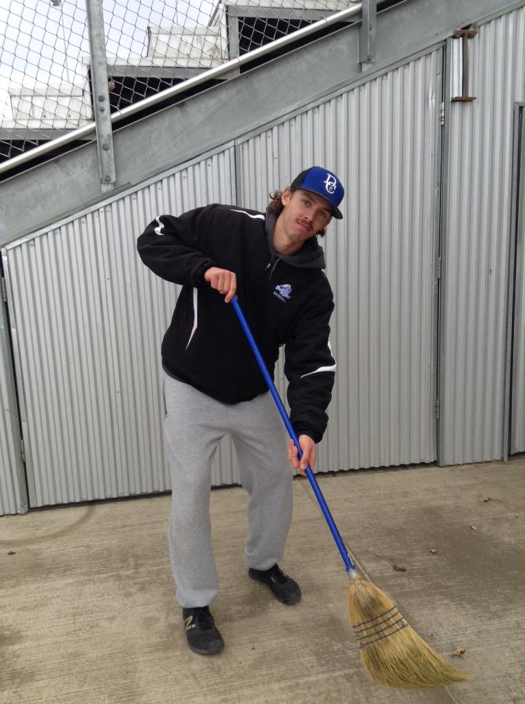 Scottysimpson55's tweet photo. Get the brooms out. Blue knights complete the sweep against Bismarck State!!! #BlueKnightNation #sweep http://t.co/fJiQZoZaMx