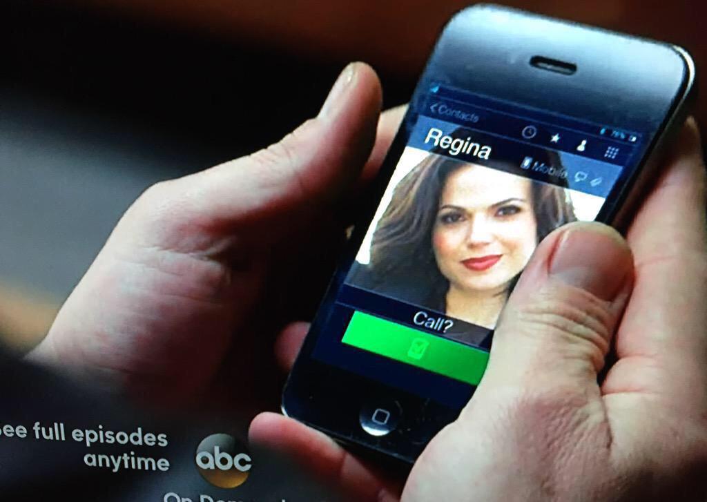 MsBrooklyn88's tweet image. Nobody looks this great on a cell phone… 😍@LanaParrilla #OUAT #OutlawQueen #RobinIsBack @OnceABC