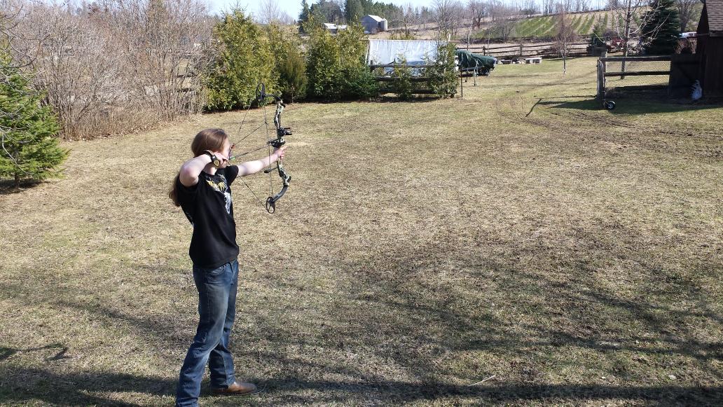 amandalynmayhew's tweet photo. My #bushbum out practicing. 65 yards with 15 km winds. @BUSHBUMstore @mackynziemayhew #heritage http://t.co/Jxk4ulwduq