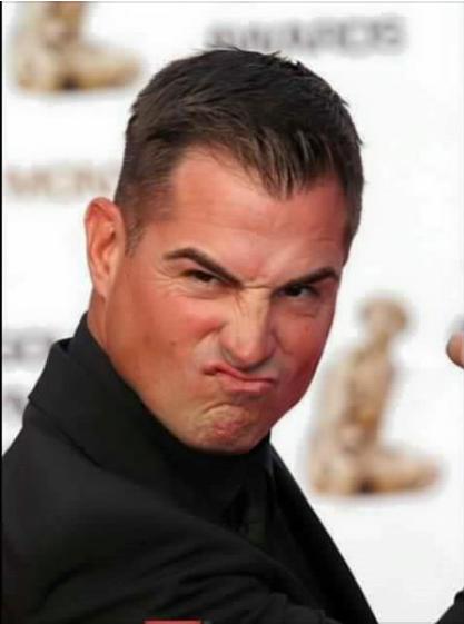 KellyCsi1D's tweet photo. #BadFace http://t.co/kS3vdOqHKC