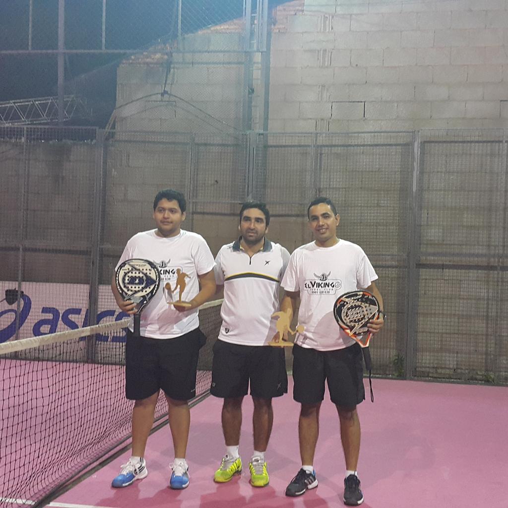 rodri_rios's tweet photo. Vamos partner @jr_rdd #vicecampeones #padelPy http://t.co/xv4zMOtGAg