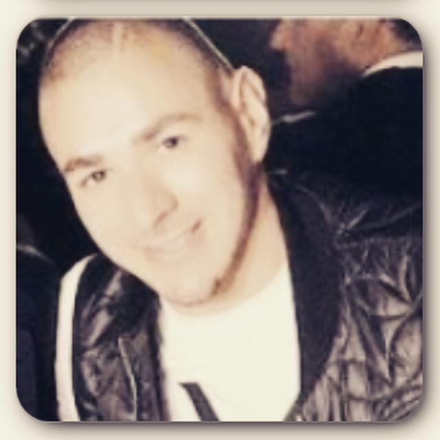 MrsElena_M's tweet photo. #BenzemaPerfectPlayer #Benzema #KarimStyle #KB10 #KB @Benzema 😍😍😍😍 http://t.co/1qfcX4vsgt