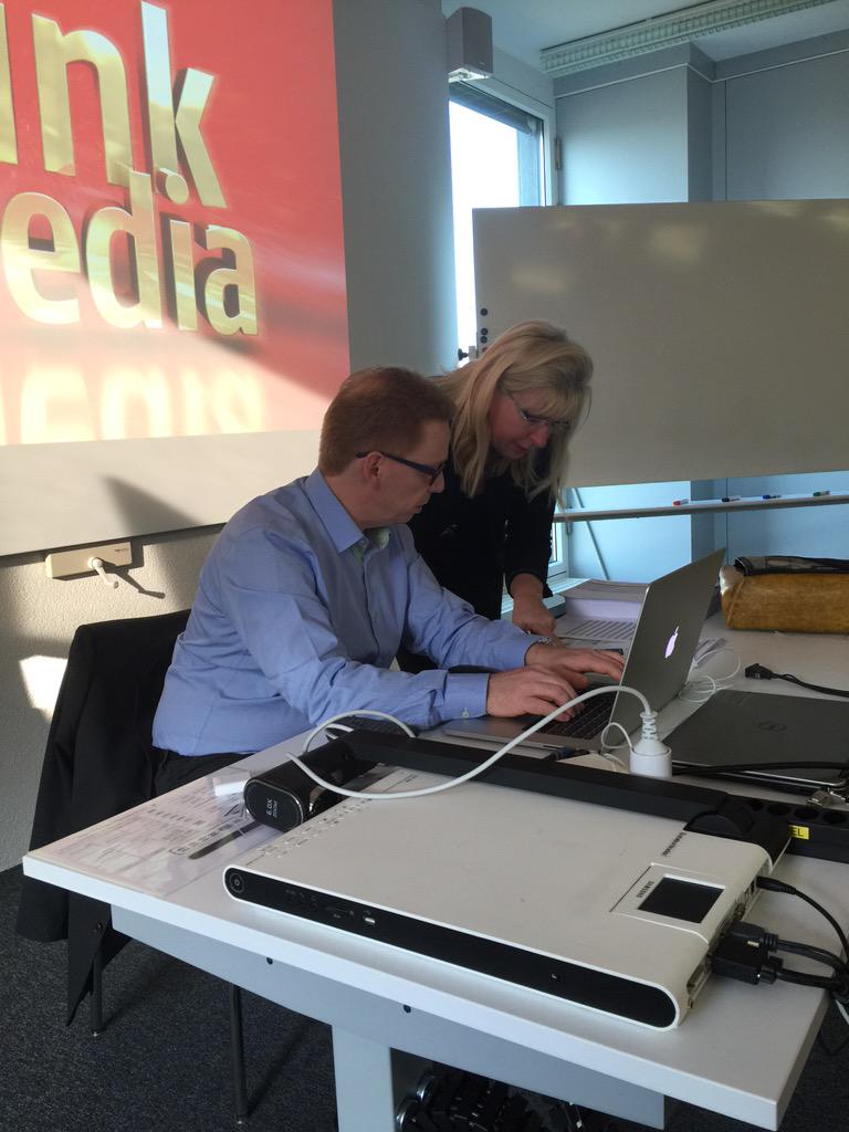 CampusTalk_CH's tweet photo. #CAS15 Erste Besprechungen zum Thema #Dialogmedien mit @sennmanfred und @mdallavecchia #crossmedia http://t.co/M4EJEX7r4Y