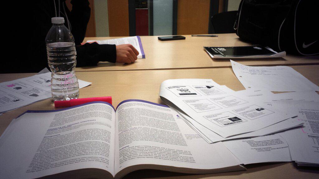 CM0NG_'s tweet image. Its gonna be a long night.... #ryersonproblems