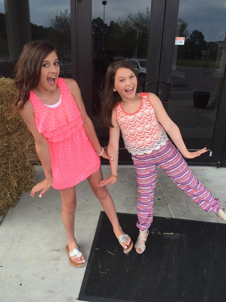 Lindsaygray88's tweet photo. had fun at the cheer banquet!😘😘 gonna miss u tiggers💜😫💛💕 http://t.co/qsM7MIdwwl