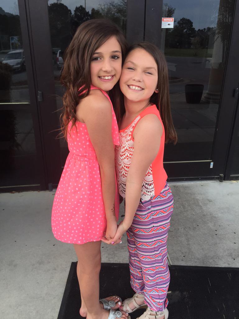 Lindsaygray88's tweet photo. had fun at the cheer banquet!😘😘 gonna miss u tiggers💜😫💛💕 http://t.co/qsM7MIdwwl
