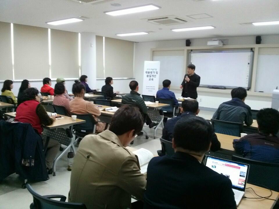 jbmaeul's tweet photo. [마을기업제품평가 및 품질개선과정교육]
열강하시는 강사님들과 마을기업제품 관련 질문이 끊이질 않는 대표님들의 모습이 훈훈합니닷 이번 교육이 많은 도움이 되셔서 2015년 마을기업 제품 모두 대박나시길 바랄게용♡ http://t.co/dNccpNLmfM