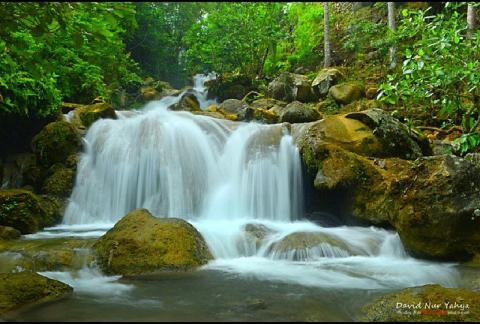 Ini jepretan salah satu pengunjung Grojogan sewu, ini sisi bwah dari Grose dekat Goa Pleret tempat bertapa Baladewa