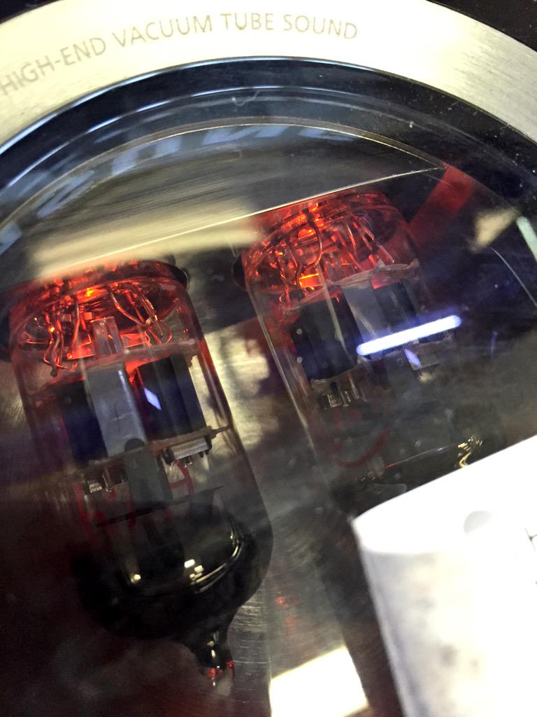 Adam_Dempsey's tweet photo. I see you can now get Blu-ray players with #valves in them, each lit by… an orange LED.
#Digitalogue? #Hoodwinked http://t.co/f9dIRwHv3B