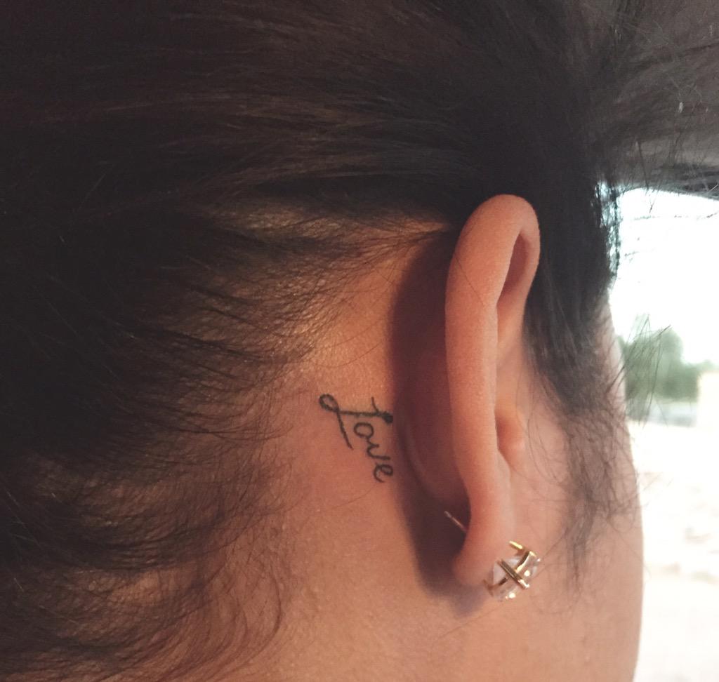 decausmaker's tweet image. Randis cutesy first tattoo ❤️🌺