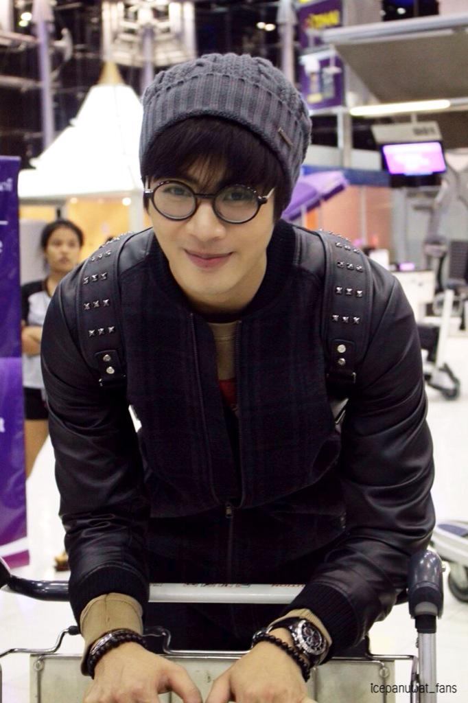 icepanuwat_fans's tweet photo. ถึงแล้วสินะ ดูแลตัวเองดีๆ เป็นห่วงนะ ✌️💖 #icepanuwat #icepanuwat_fans #metatalent #vrfin #finproject http://t.co/wZPMJ0AkNh