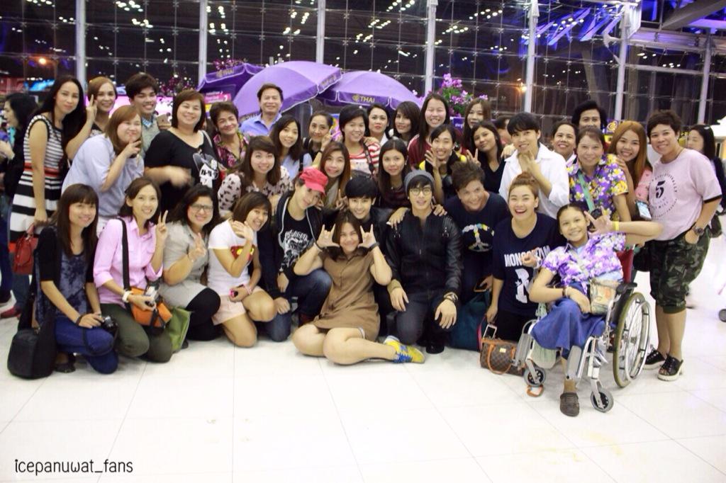icepanuwat_fans's tweet photo. รอตรงนี้ที่เดิม สัญญา 👫👬👭👪💏💑 #icepanuwat #icepanuwat_fans #metatalent #vrfin #finproject http://t.co/QhSkjU158k