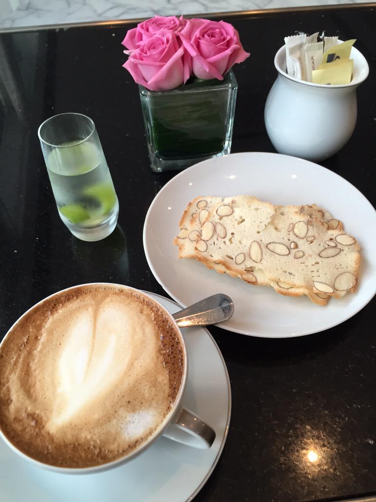 dennistarapore's tweet photo. Breakfast meeting at #ARTISAN @SofitelMumbai. Music, Mumbai and Style #breakfastmeetings @Accorhotels #sofitelstyle http://t.co/2Qac7N3nRG