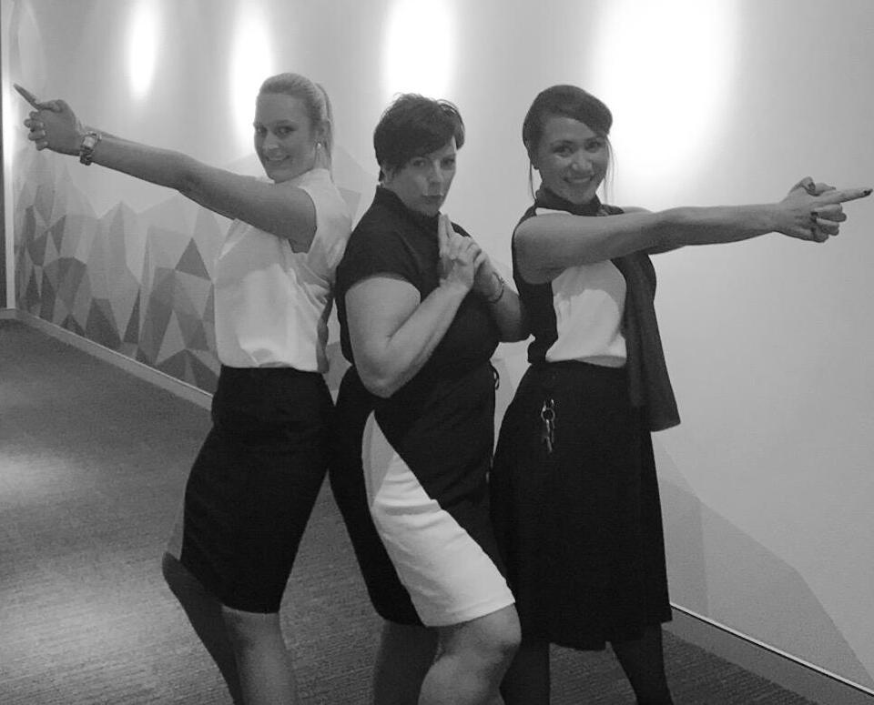 RachinBris's tweet photo. Team Stratho rocking the new uniform Charlie's angel style #stgorgeous @dragonbrisnorth @GillamRoss @GreenDragonFell http://t.co/csBGgvs2iV